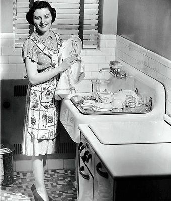 vintage-housewife-dishes